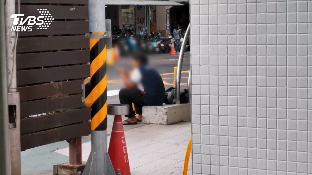 圖／TVBS 女子火車站如廁　遭男強推進廁所性騷擾