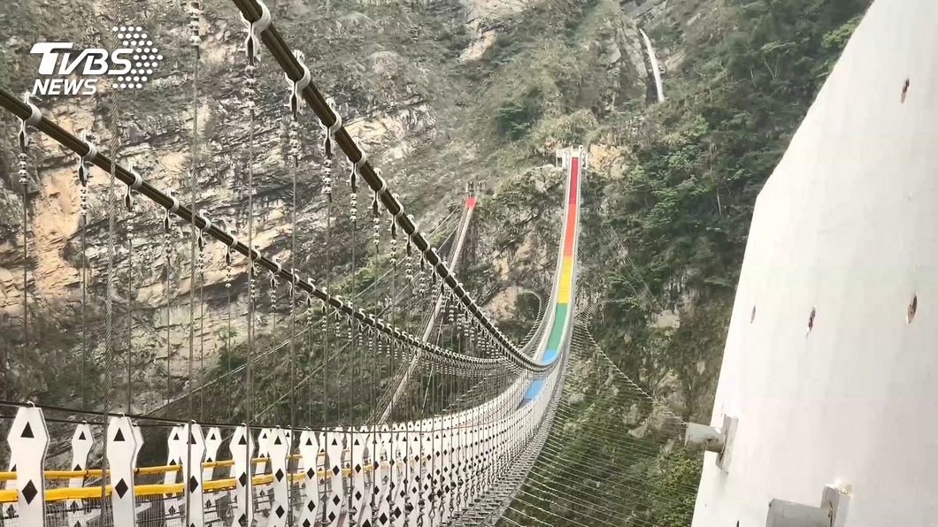 南投信義鄉雙龍七彩吊橋將於20日開幕。（圖／TVBS）