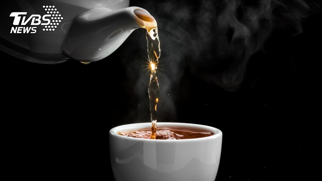 許多人喜歡品茶感受茶帶來的回甘香韻。(示意圖／TVBS)