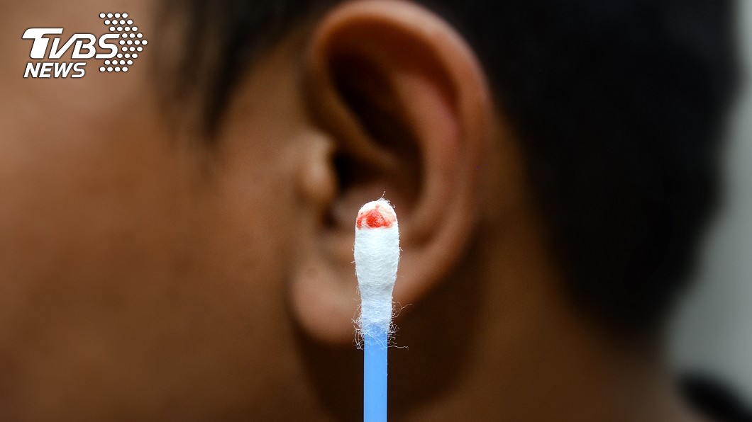 醫師呼籲，不要用棉花棒、耳耙子挖耳朵。(示意圖／TVBS)