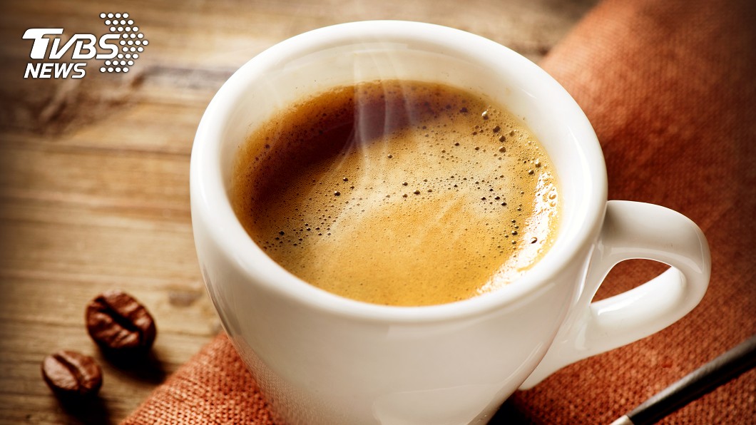 「美式咖啡」一般由義式濃縮咖啡加入熱水製作而成的黑咖啡。(示意圖／TVBS)