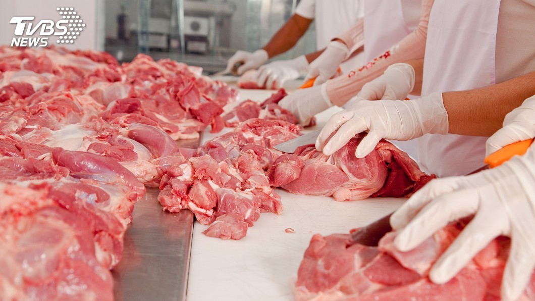 俄羅斯一間肉品加工廠員工被捲入絞肉機慘死。（示意圖／Shutterstock達志影像）