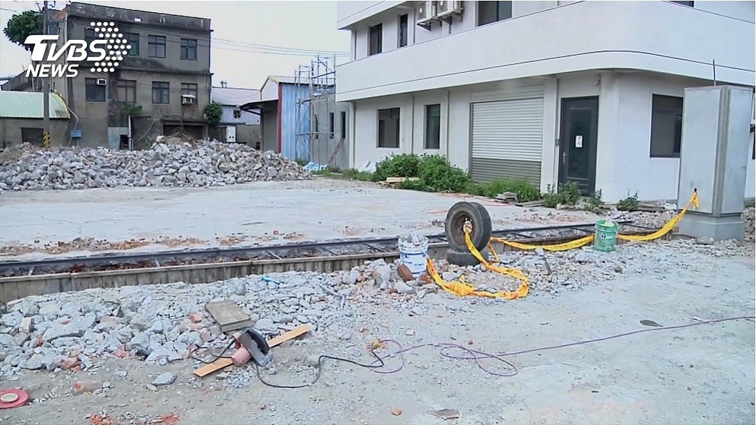 網友挖出舊文，彰化和美鎮柑井里以前就曾因居民抗議拆掉基地台。 (圖／TVBS 資料畫面)