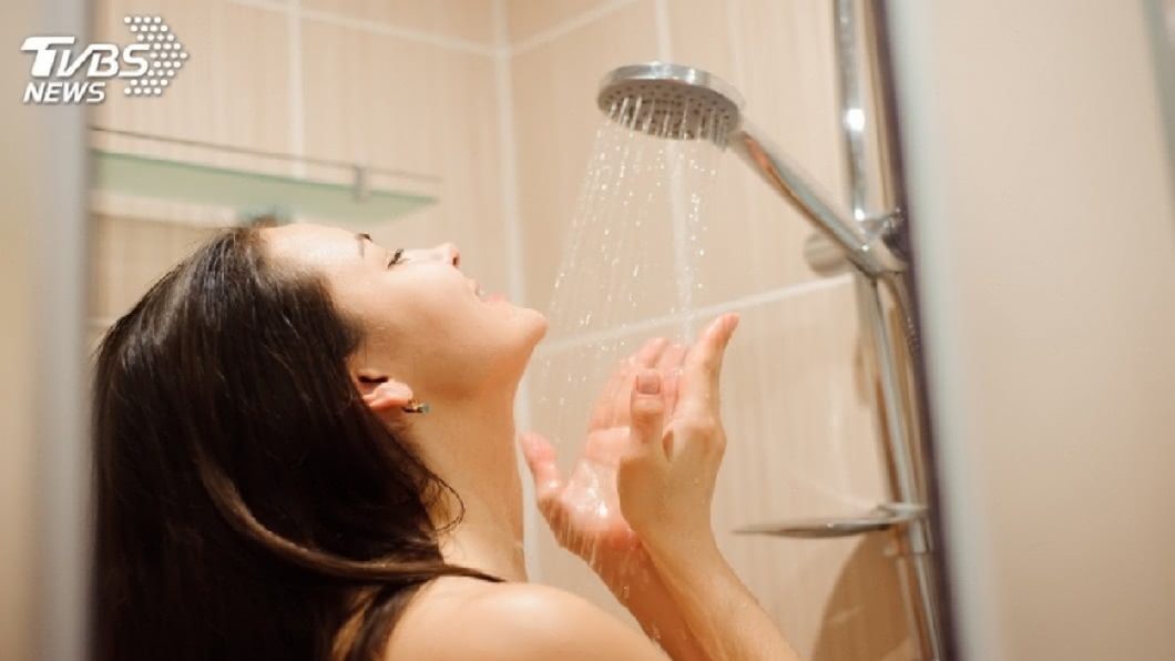 1名女子因難忍42度的高溫，1天內跑進浴室淋浴10次。(TVBS資料示意圖)