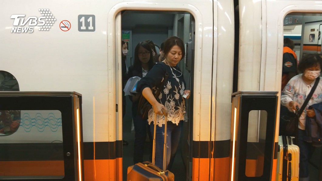 減緩北上人潮，高鐵表示下午左營加開北上列車班次。（圖／TVBS）