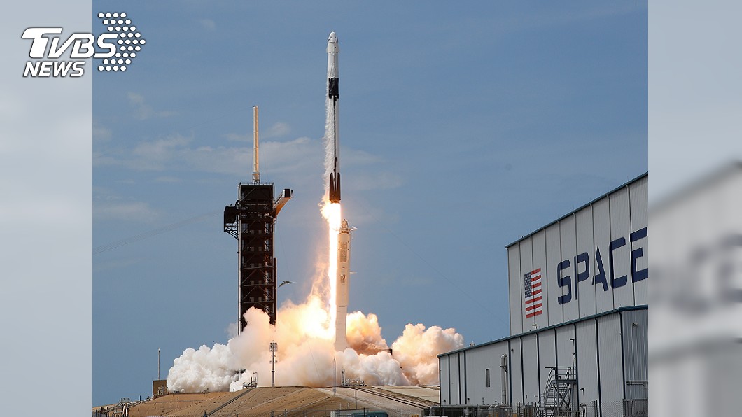 川普見證SpaceX載人火箭成功發射。(圖／TVBS)
