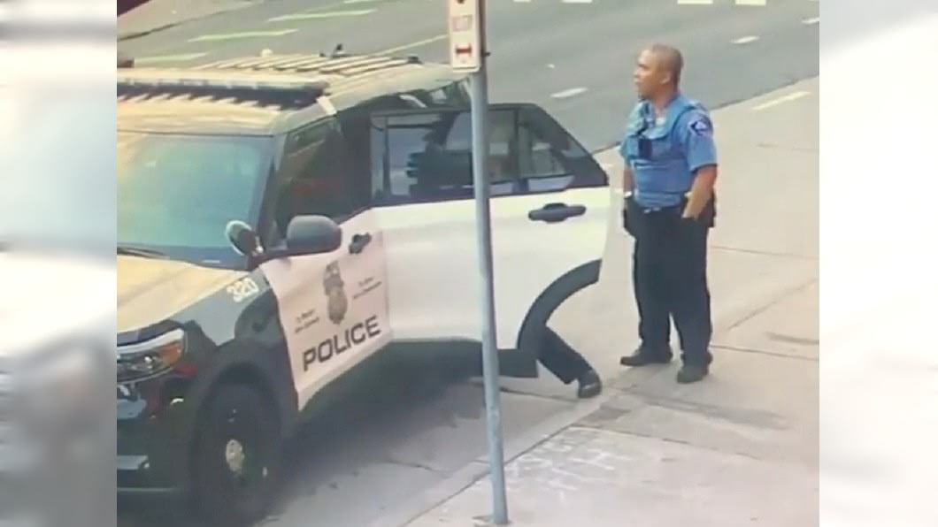 非裔男警車內疑遭毆打。（圖／Instagram shaunking）