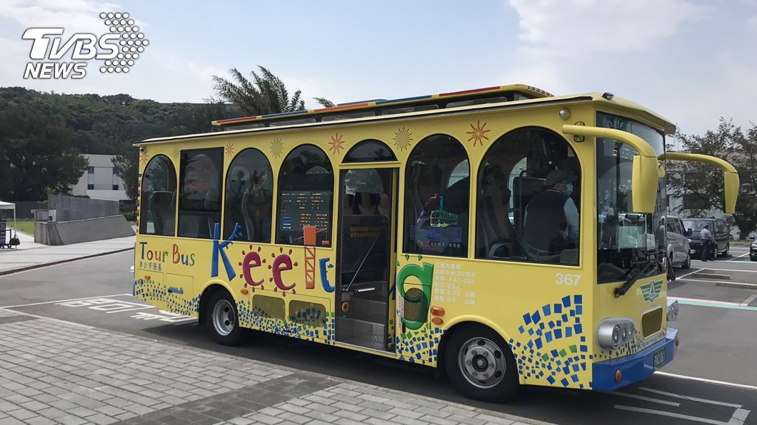 基隆市政府推出「基隆觀光巴士」，民眾只要乘車便可一日玩遍基隆人氣景點。（圖／中央社）