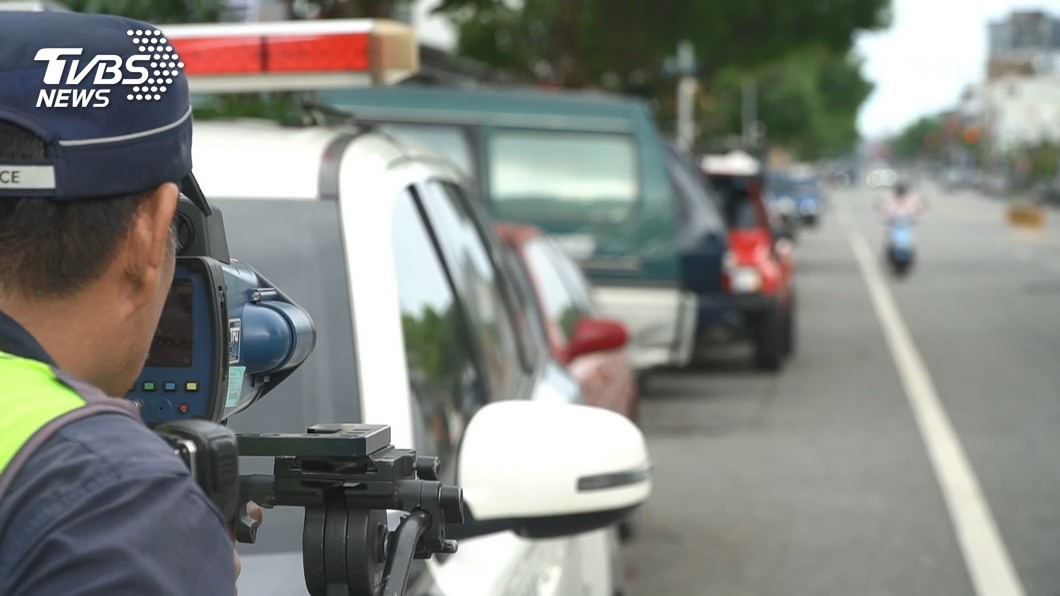 警方會不定期地進行交通大執法，提醒民眾別存有違規不會被抓的僥倖心態。（TVBS資料示意圖） 速限40公里飆到124　保時捷超速84km罰1.2萬