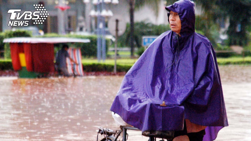 中國南方豪雨成災，氣象單位預測未來3天仍將有持續豪雨發生。（圖／達志影像路透社）