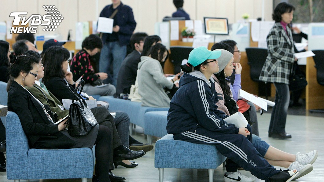 疫情衝擊，韓國5月失業率上升至4.5%，創下20年來同月新高紀錄。（圖／達志影像路透社）