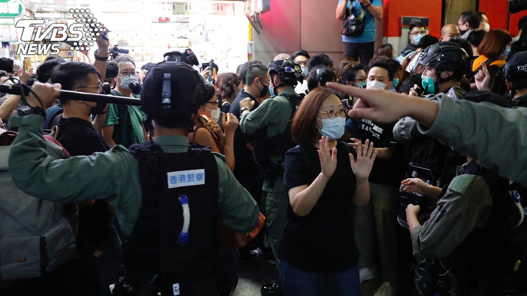 香港民眾舉辦「同唱榮光」活動，多人被警方逮捕。（圖／達志影像路透社）
