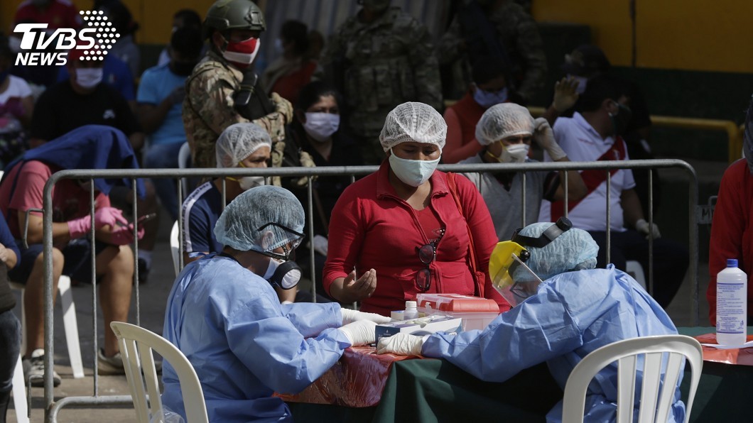 南美洲國家秘魯2019冠狀病毒疾病染疫總數突破24萬例。（圖／達志影像美聯社）