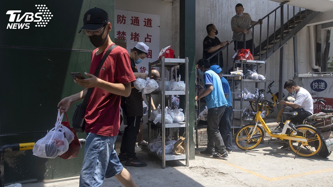 北京11日爆發本土疫情迄今，累計確診已突破200來達205例。（圖／達志影像美聯社）