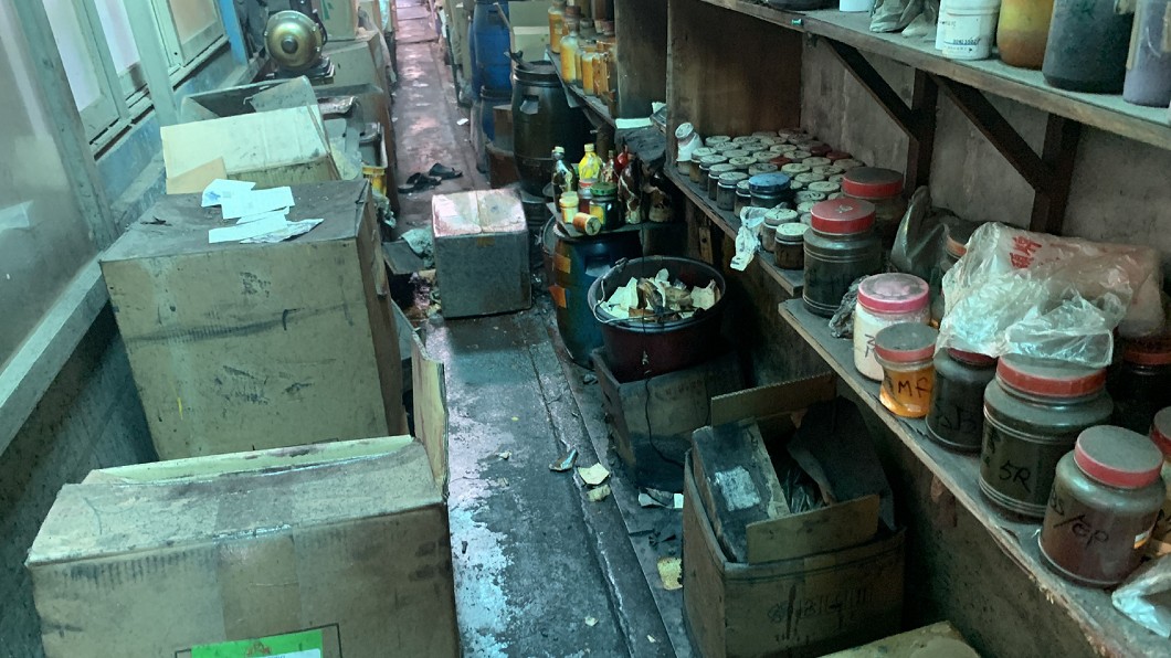 台南市安南區1家洗染劑工廠疑調配染料過程發生爆炸。（圖／中央社，民眾提供）