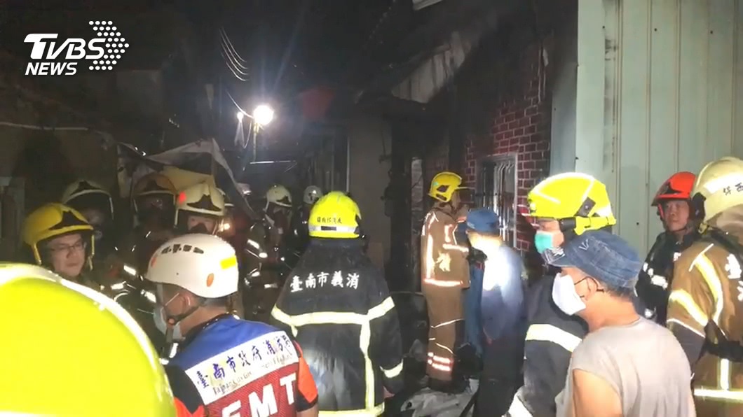 台南市關廟區一處平房式民宅今天凌晨發生火警。（圖／TVBS）