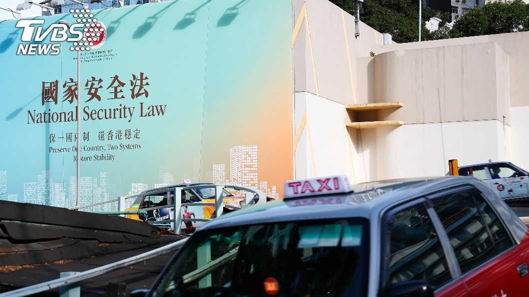 在香港街頭的「國家安全法」看板。（圖／達志影像路透社）
