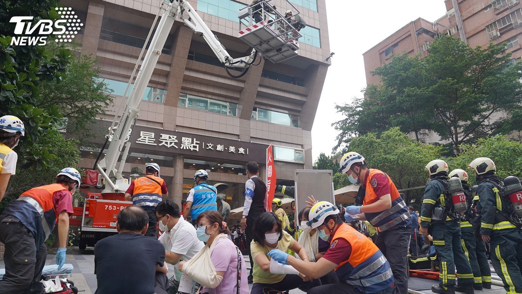 台北市消防局今舉辦KTV公安動態暨消防搶救演練。（圖／中央社）