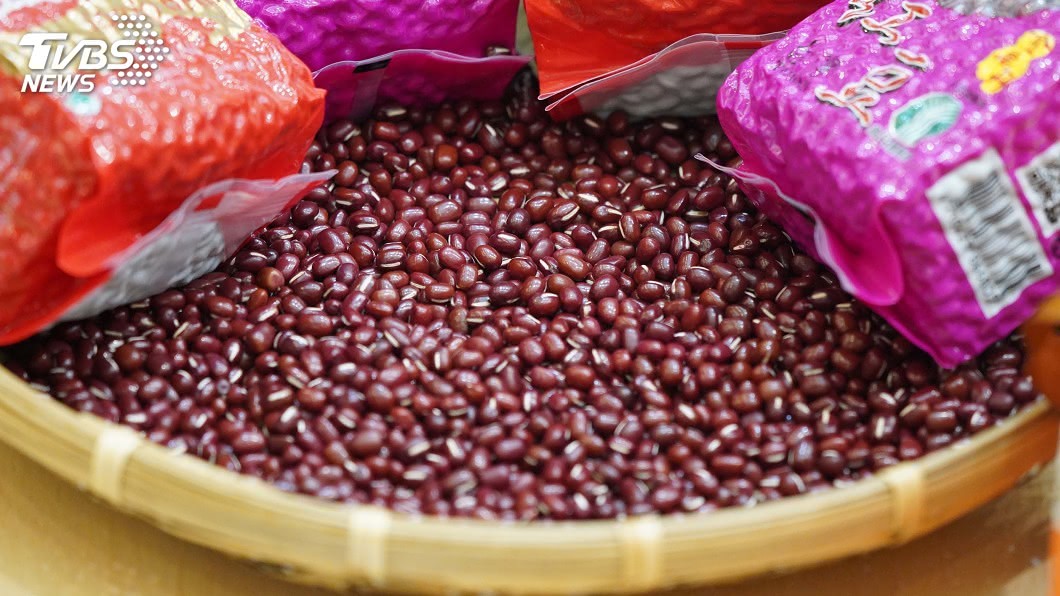 農藥巴拉刈禁用後，政府擬以固殺草為紅豆乾燥替代用藥。（圖／中央社）