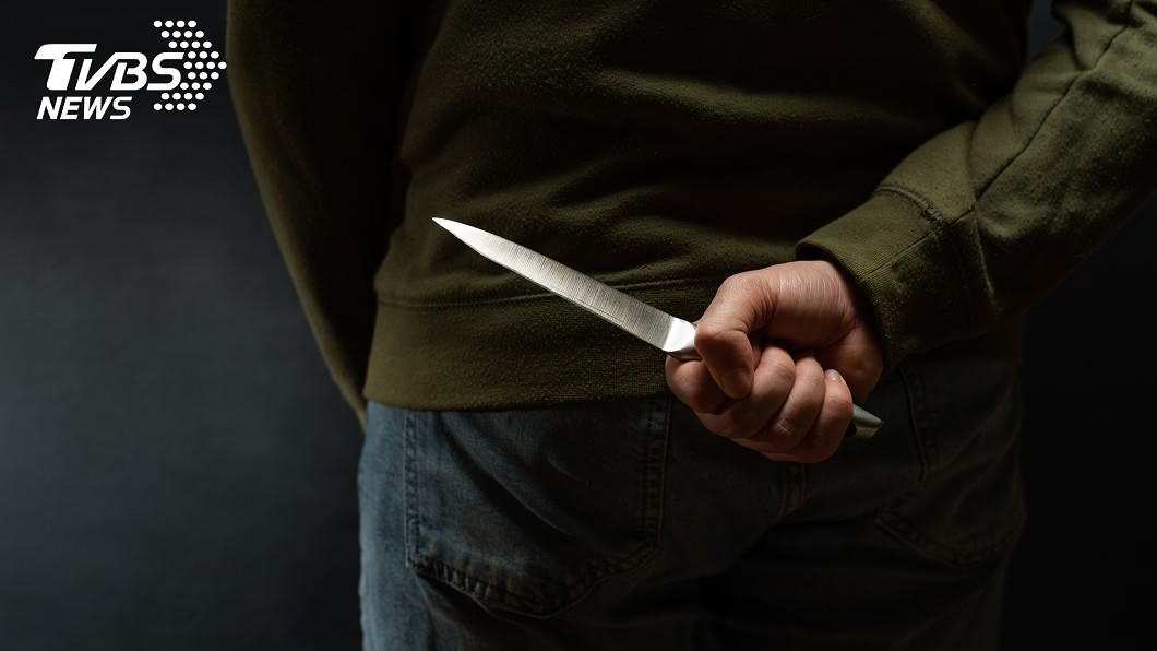 新北市1名16歲少年因向母親討6萬元不成，竟持刀對她割喉致死。（示意圖／TVBS）