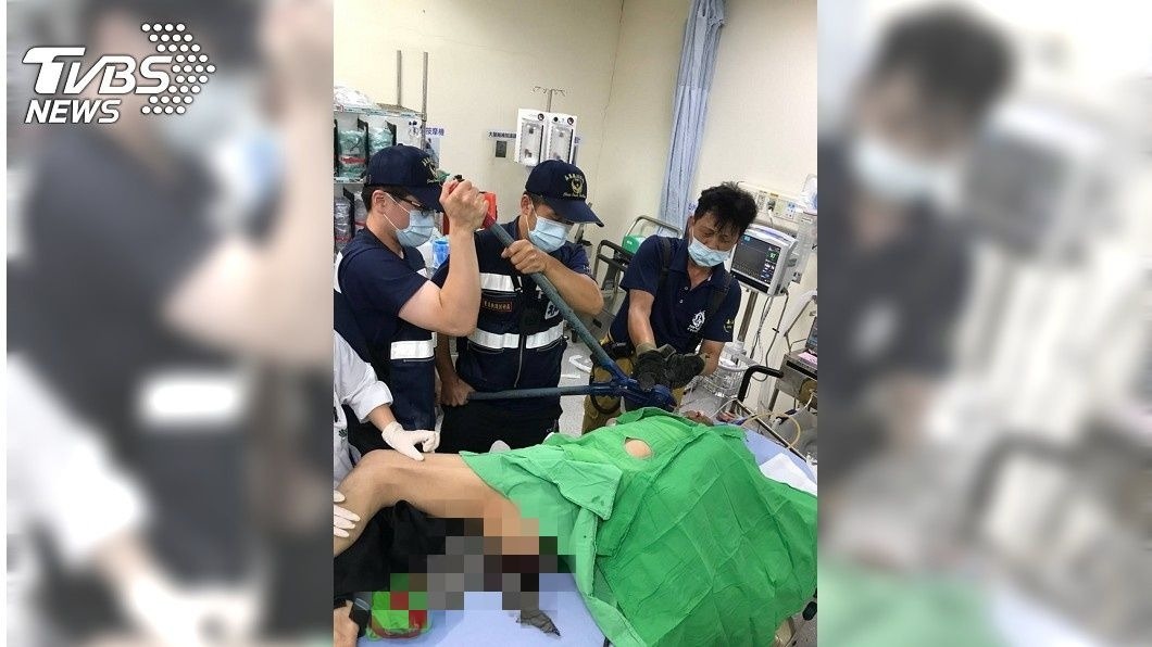 嘉義大林發生工地意外，1名工人遭鋼筋插入胸口和骨盆。（圖／TVBS）