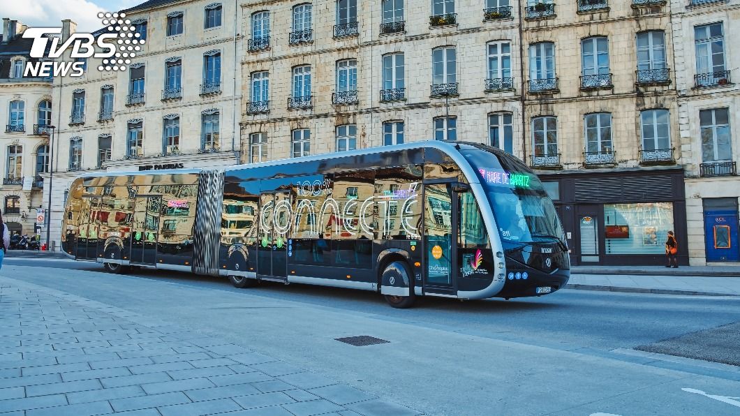 法國貝約納市公車。（示意圖／TVBS）