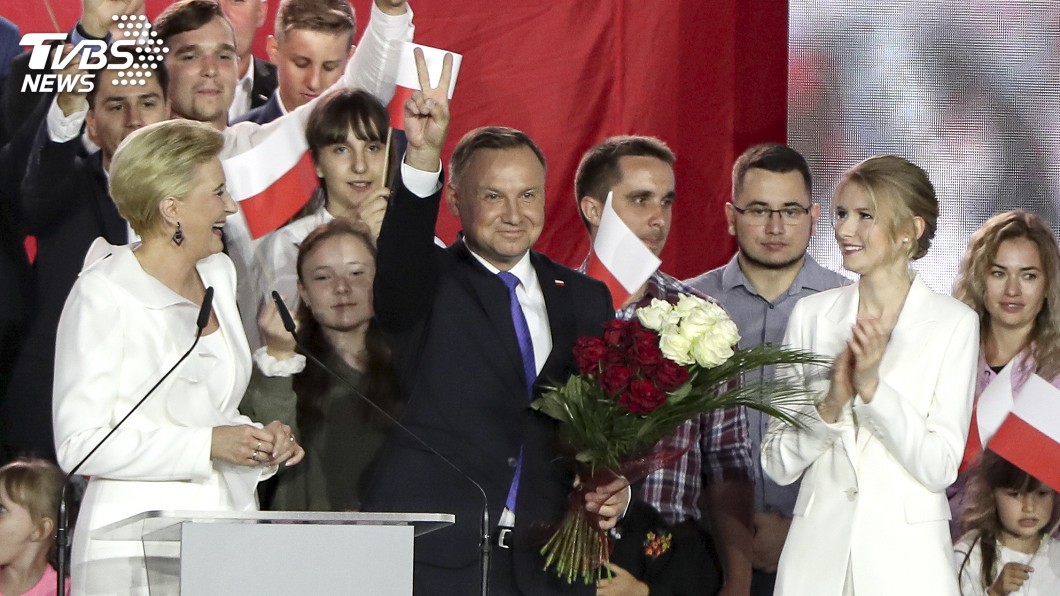 波蘭現任總統杜達以些微差距贏得連任。（圖／達志影像美聯社）