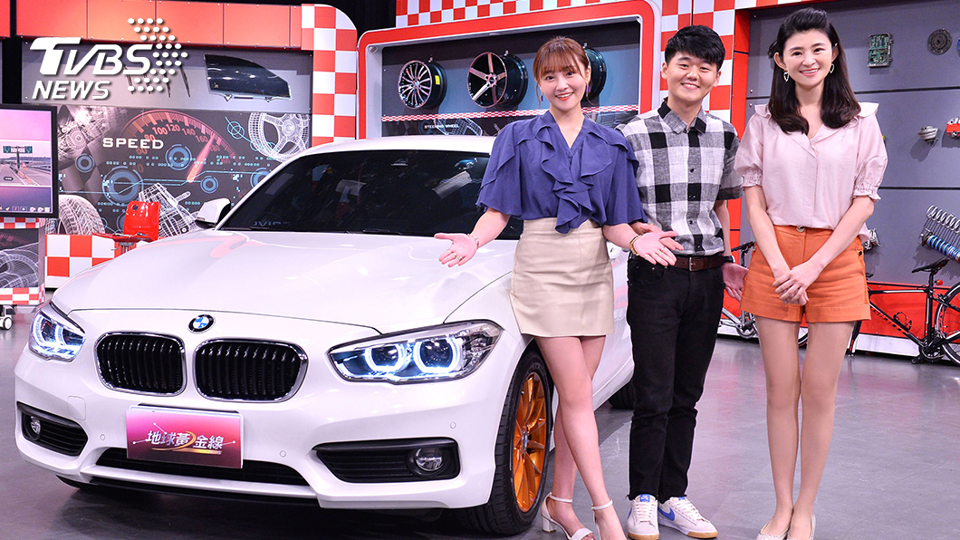 TVBS《地球黃金線》主持人蘇宗怡邀請藝人張文綺分享買車經驗 (中為張文綺弟弟 張文騰)。圖／TVBS 