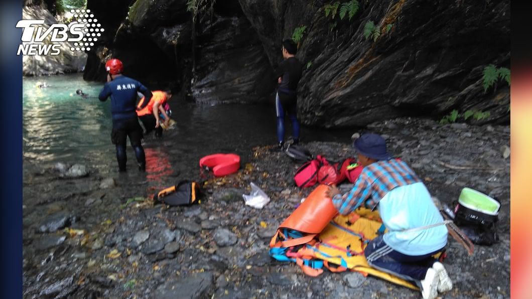 屏東霧台鄉神山瀑布下午發生20多歲男大學生溺水。（圖／屏東消防局提供）