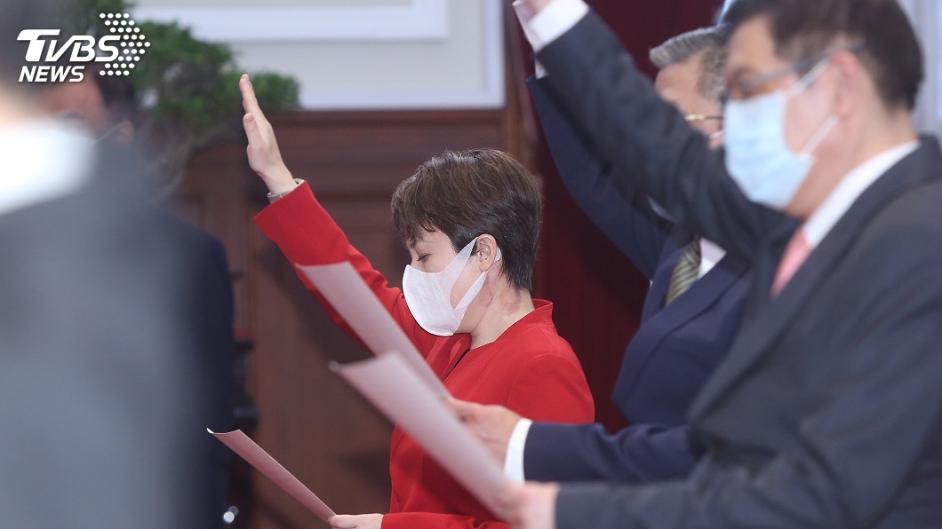 台灣首位女性駐美代表蕭美琴宣誓。（圖／中央社）