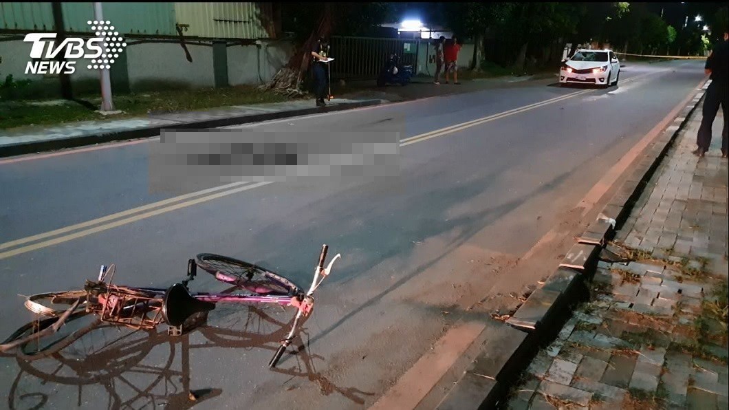 花蓮市發生1名轎車車主撞死腳踏車騎士的案件。（圖／TVBS）