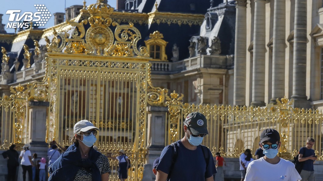 巴黎擬強制民眾戶外佩戴口罩。（圖／達志影像美聯社） 避免第二波疫情來襲　巴黎規劃戶外強制戴口罩