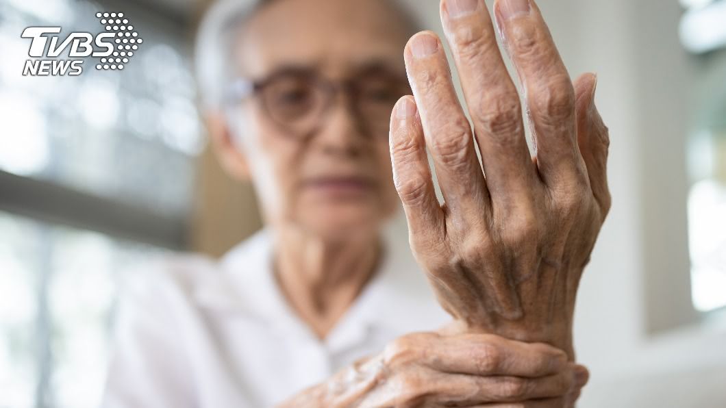 老年照護除了慢性病防治，也需注意老年失能。（示意圖／shutterstock 達志影像）