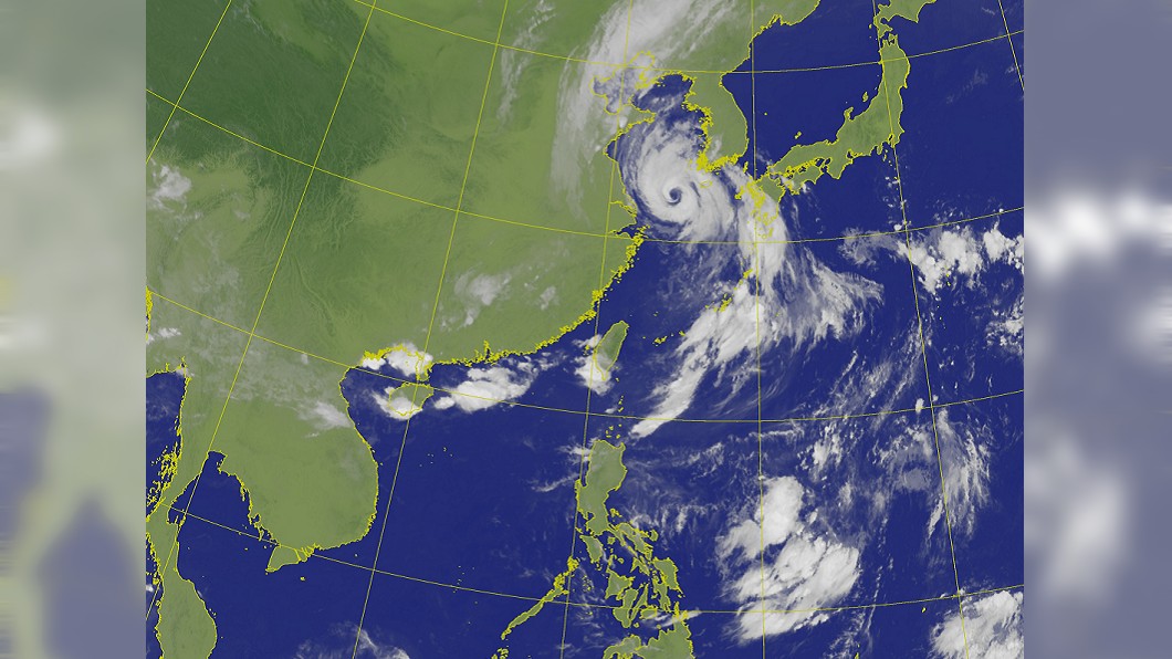 （圖／中央氣象局） 「颱風尾」掃中南部　菲東熱帶擾動未來恐強過巴威