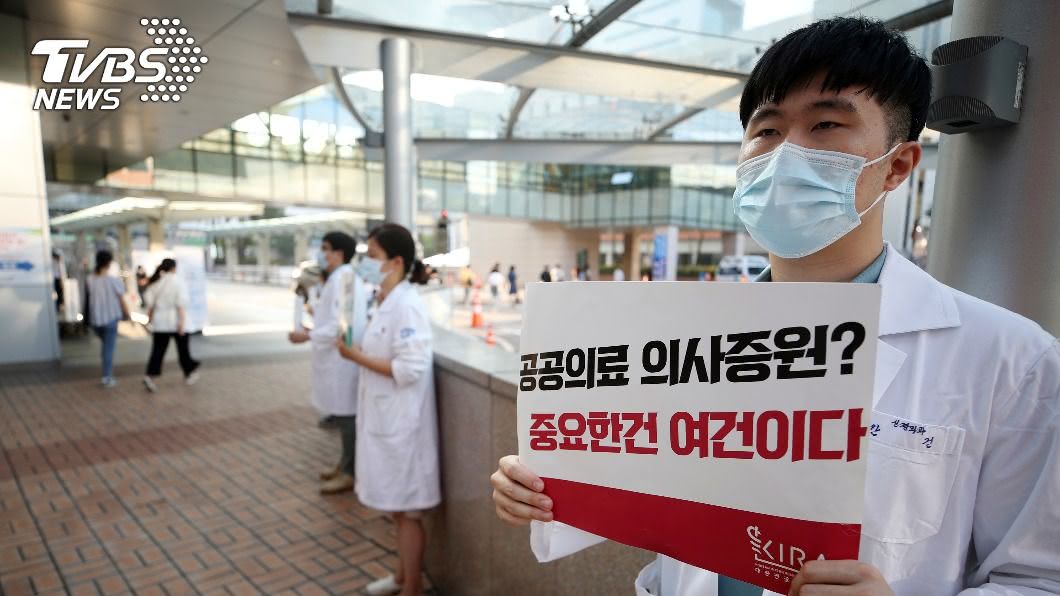 南韓政府發布行政命令，要求首都圈醫院的醫生和實習醫生立即復工。（圖／達志影像美聯社）