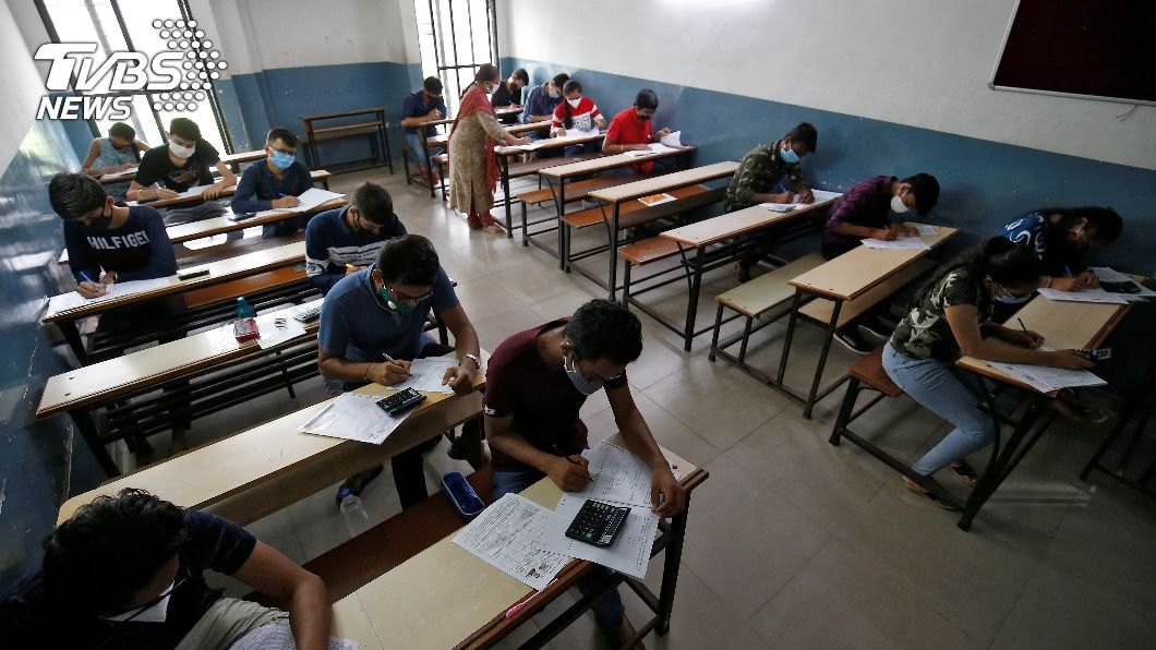 印度政府擔心下週超過200萬名學生參加入學考試，將會使感染冠狀病毒的人數激增。（圖／達志影像路透社）