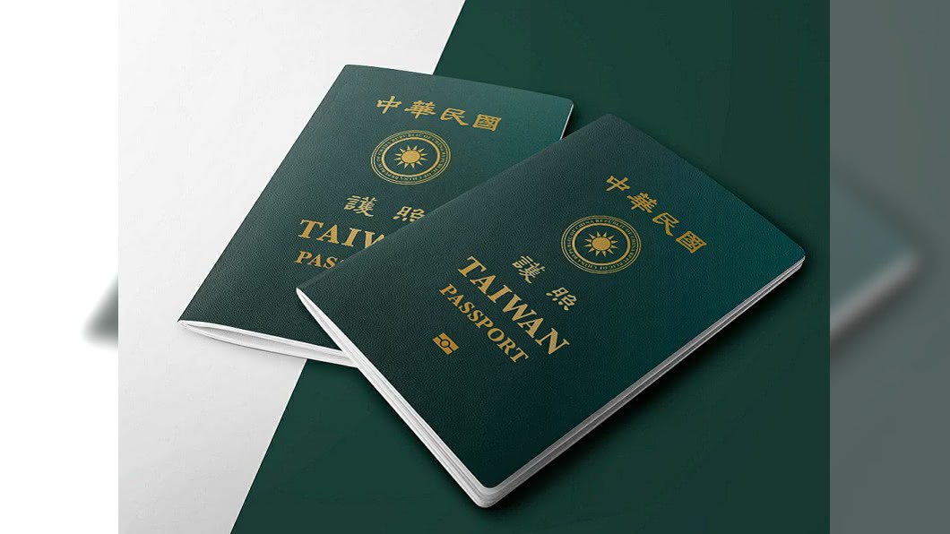 國民黨批新版護照將Ｒ.O.C.縮小是自我矮化。（圖／外交部提供）