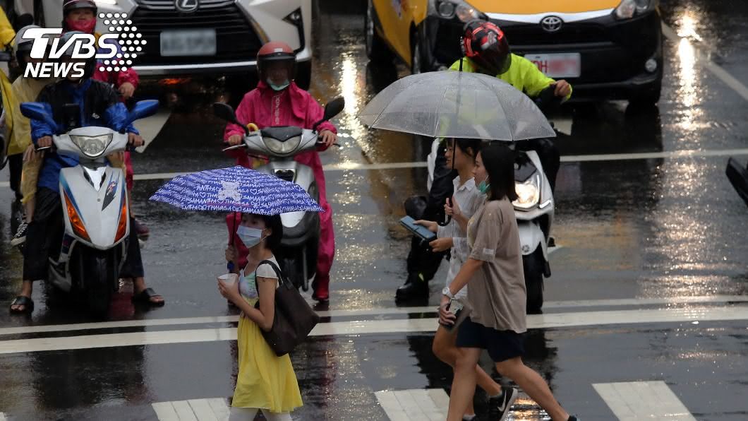今天下半天天氣仍不穩定。（圖／中央社） 颱風尾掃台　氣象局：天氣仍不穩降雨持續到晚上