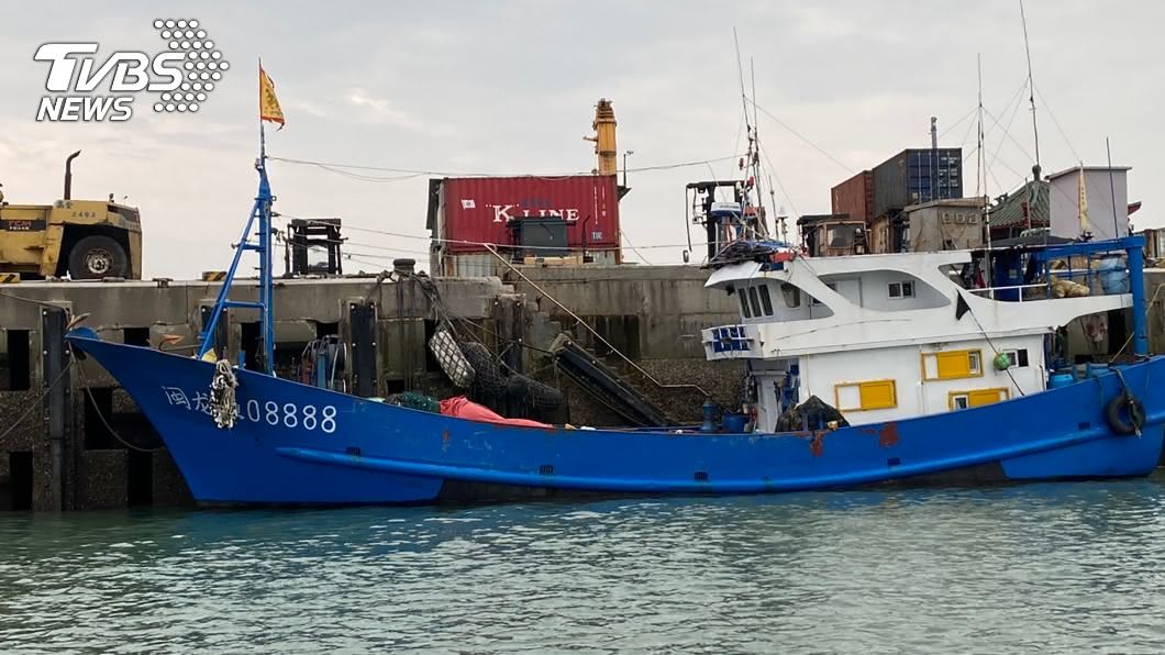 海巡署查獲中國籍漁船「閩龍漁08888」越界作業。（圖／金門海巡署提供）