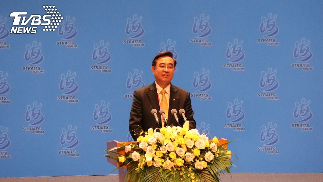 新黨主席吳成典16日搭機前往中國大陸參加海峽論壇。（圖／中央社）