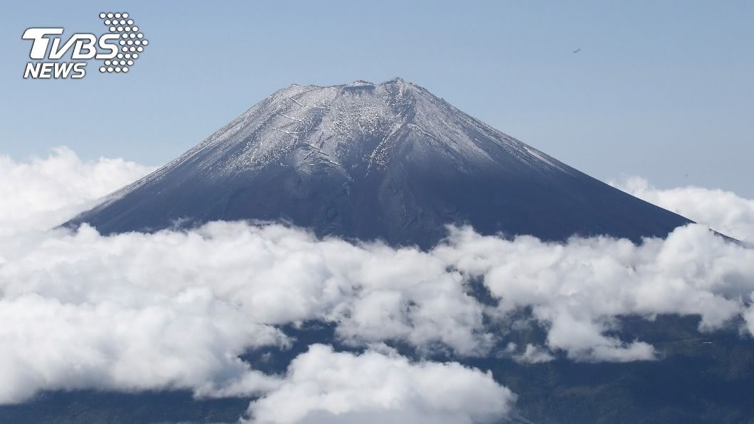 圖／達志影像美聯社 富士山下雪了！　山頂「初冠雪」比去年早24天