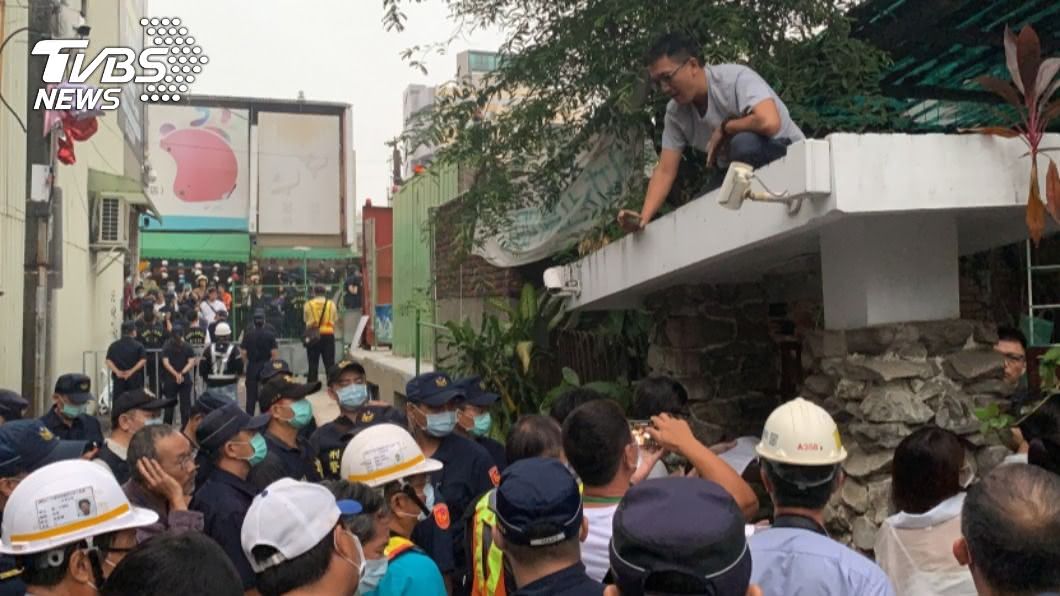 中工處強制拆除南鐵地下化3拒遷戶，台南市長黃偉哲表示事情總是要落幕。（圖／中央社）