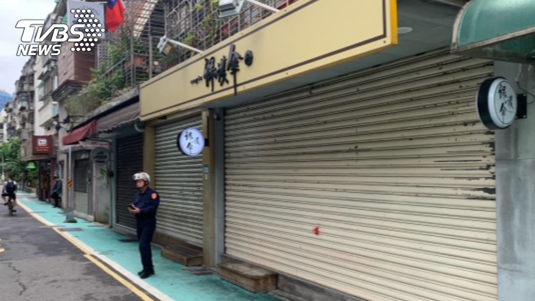 保護傘餐廳遭人潑穢物，警政署將加強巡邏91家聲援「反送中」店家。（圖／中央社）