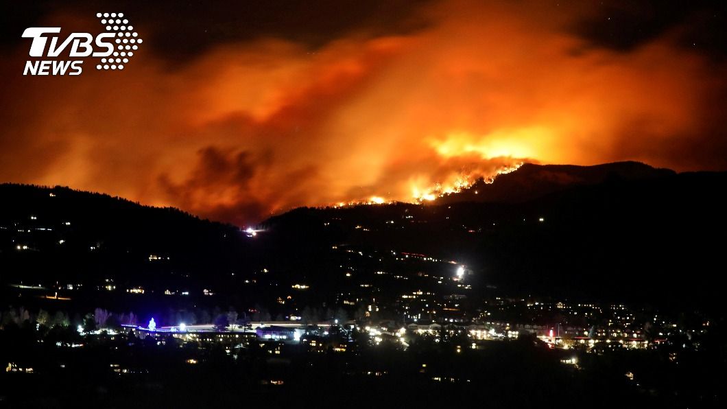 美科羅拉多州的喀茂隆峰大火持續擴大。（圖／達志影像路透社）