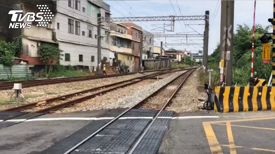 台鐵驚傳發生死傷事故，嘉義站至南靖站南下及北上列車有延誤情形。（圖／TVBS）