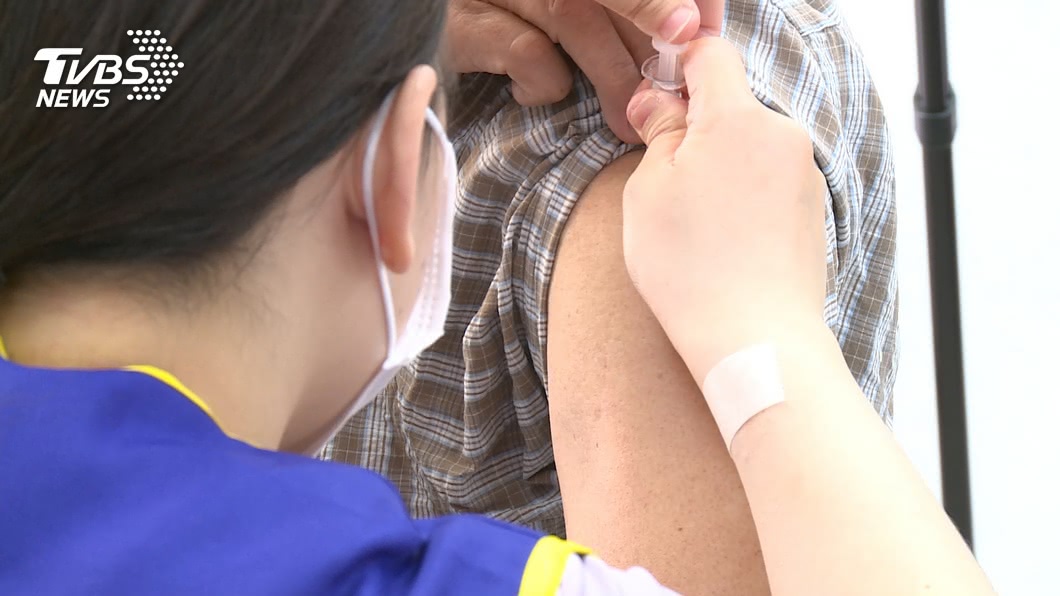 一名母親因女兒要打流感疫苗感到不安。（圖／TVBS）