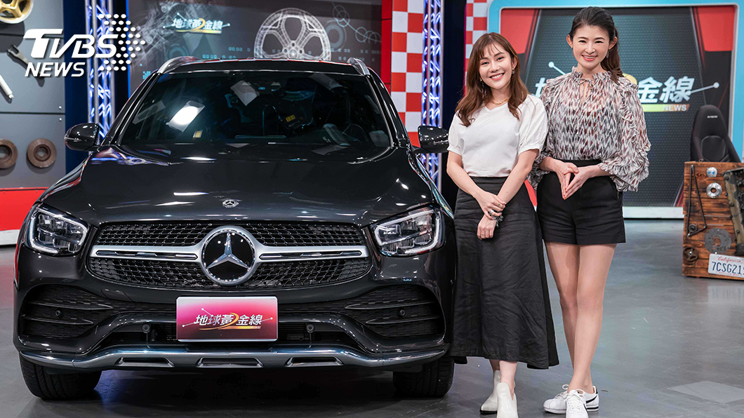 TVBS《地球黃金線》邀請藝人王宇婕分享換車心得 ，右為主持人蘇宗怡。圖／TVBS