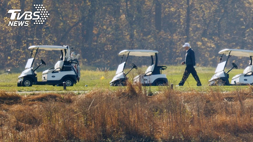 美國總統川普連任失利，出現高爾夫球場。（圖／達志影像路透社）