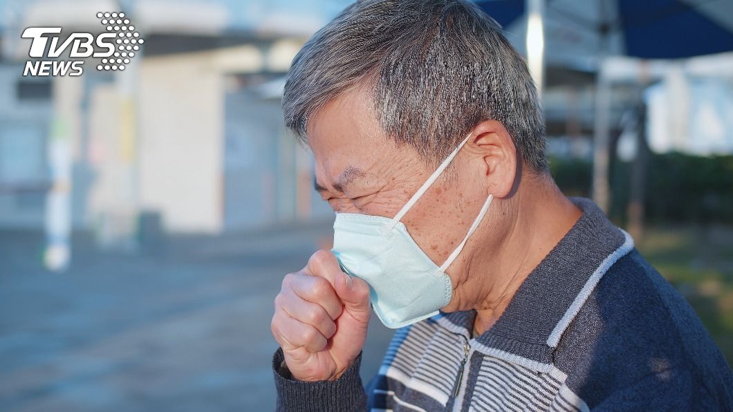 男子有咳嗽症狀10年，經查發現異物卡氣管。（示意圖／shutterstock 達志影像）