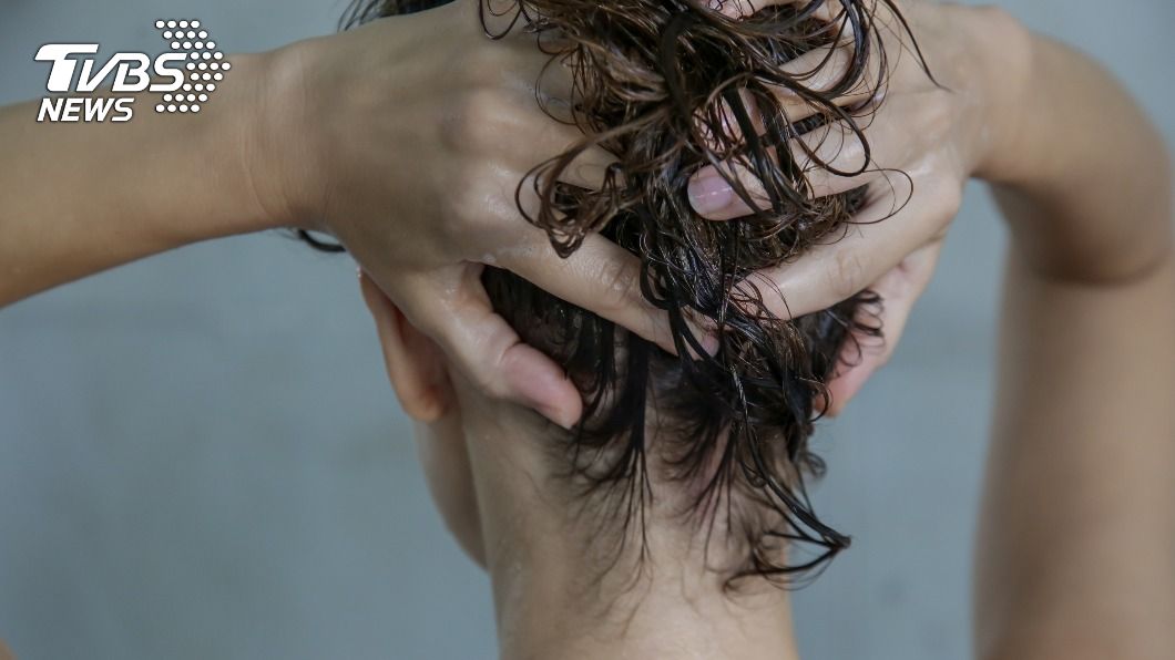 皮膚科醫師表示，只單用一種洗髮精並不會造成禿頭。（示意圖／shutterstock達志影像）